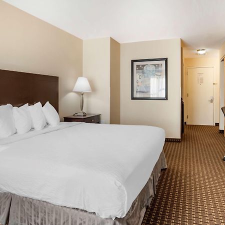 Best Western Plus Philadelphia Airport South - At Widener University Честър Екстериор снимка