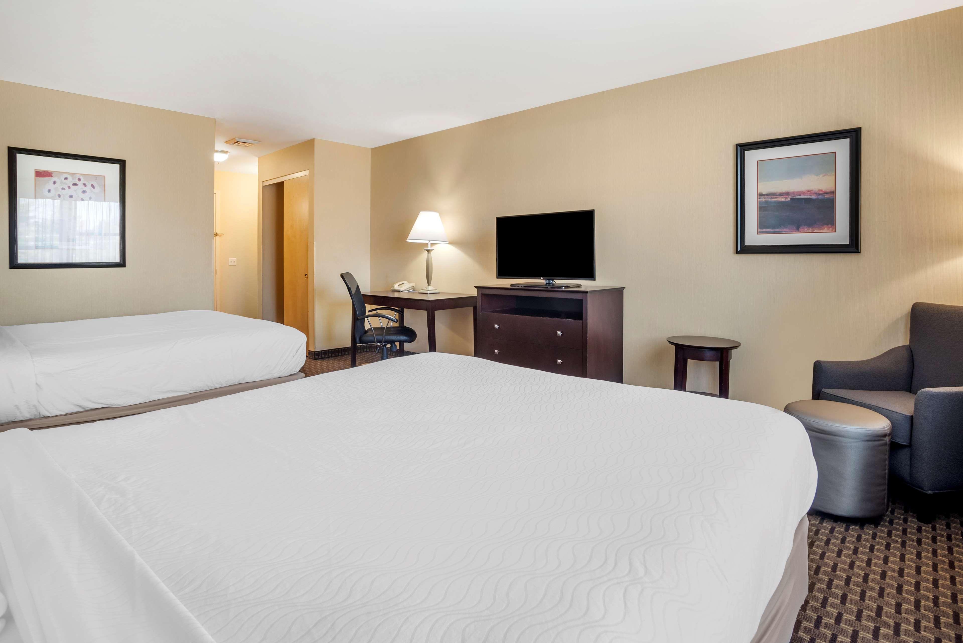 Best Western Plus Philadelphia Airport South - At Widener University Честър Екстериор снимка