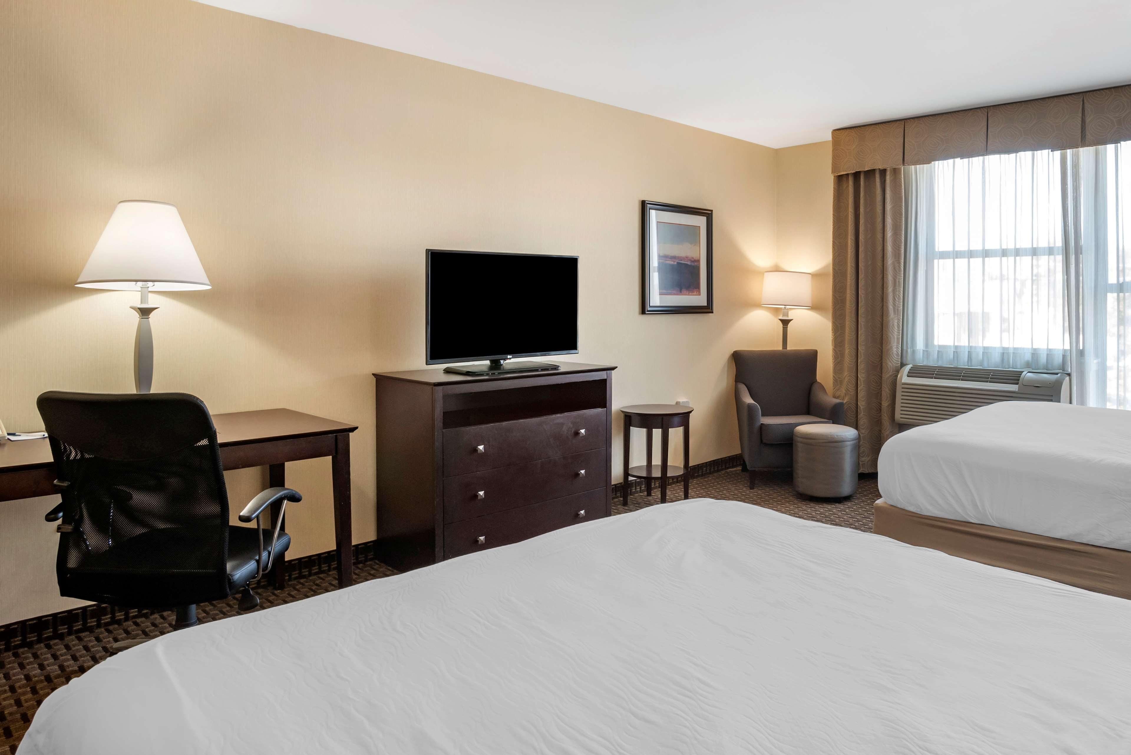 Best Western Plus Philadelphia Airport South - At Widener University Честър Екстериор снимка