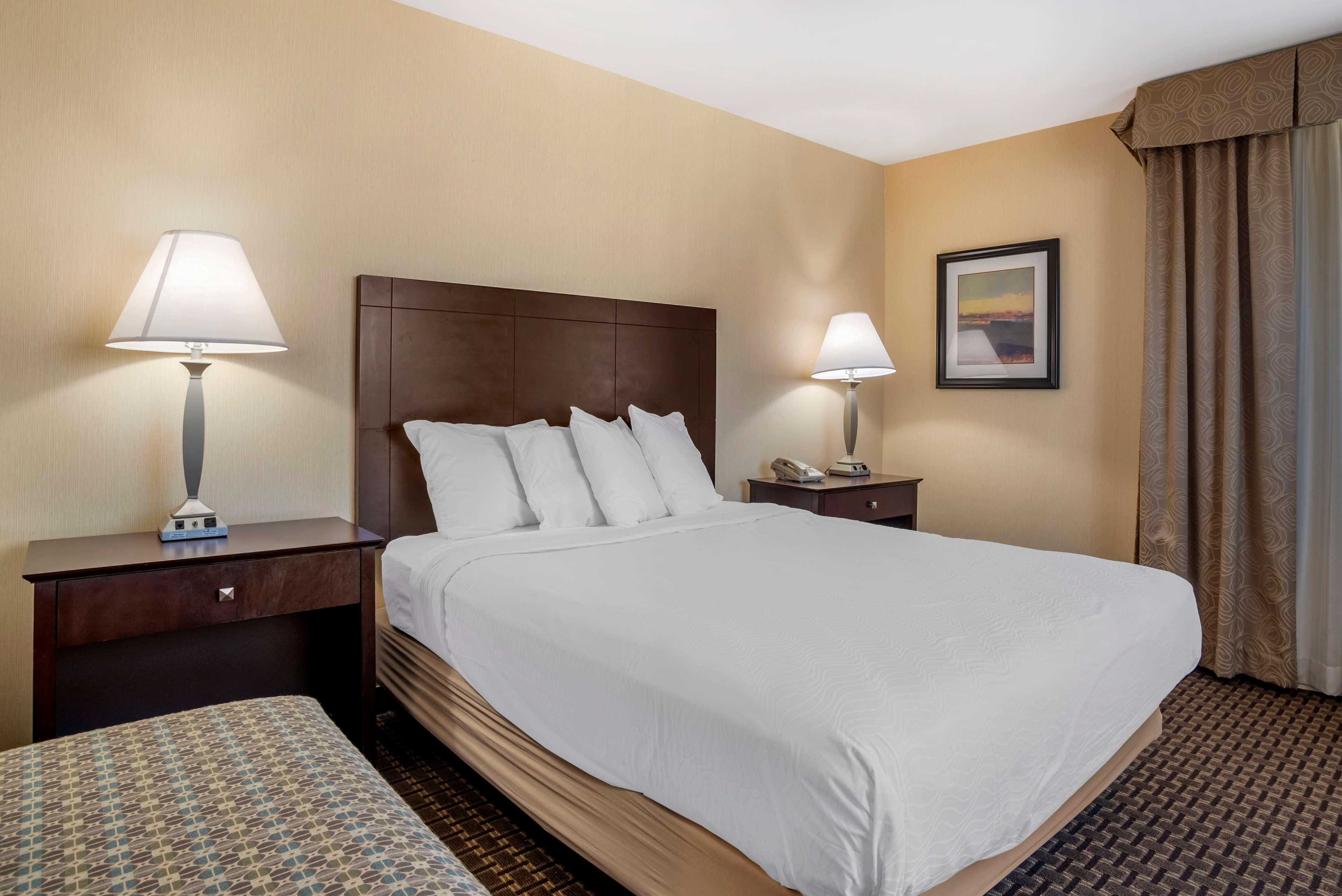Best Western Plus Philadelphia Airport South - At Widener University Честър Екстериор снимка