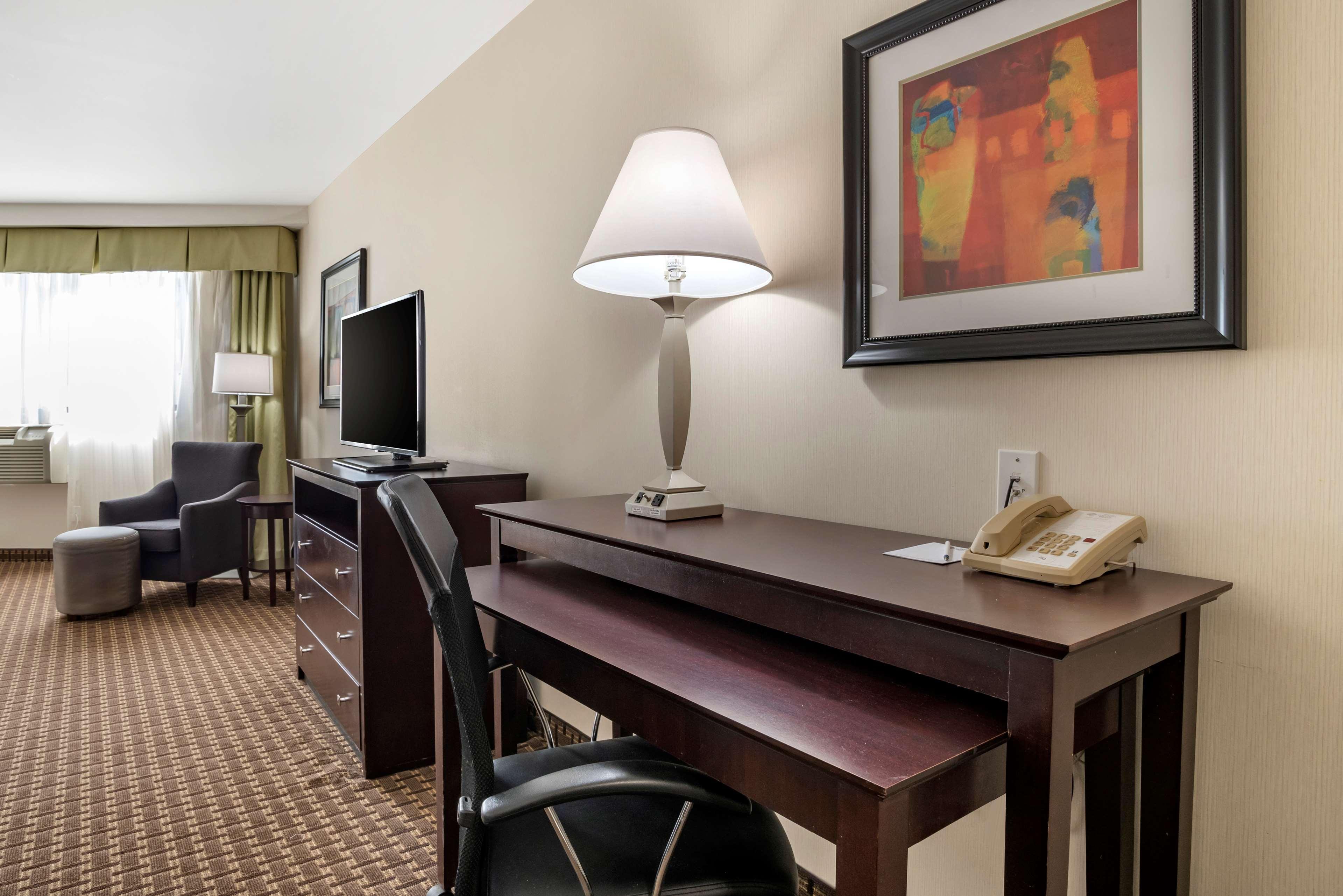 Best Western Plus Philadelphia Airport South - At Widener University Честър Екстериор снимка