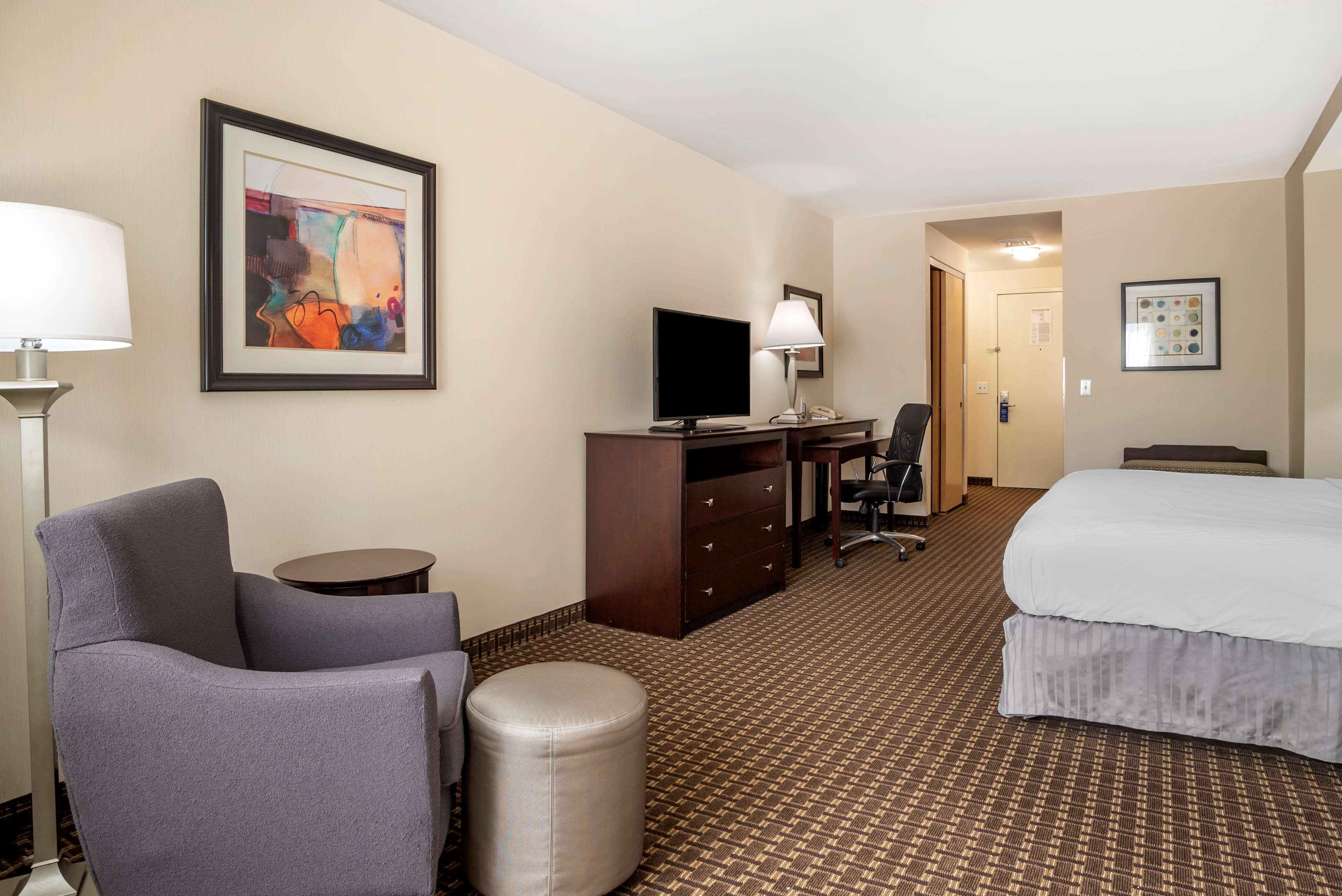 Best Western Plus Philadelphia Airport South - At Widener University Честър Екстериор снимка