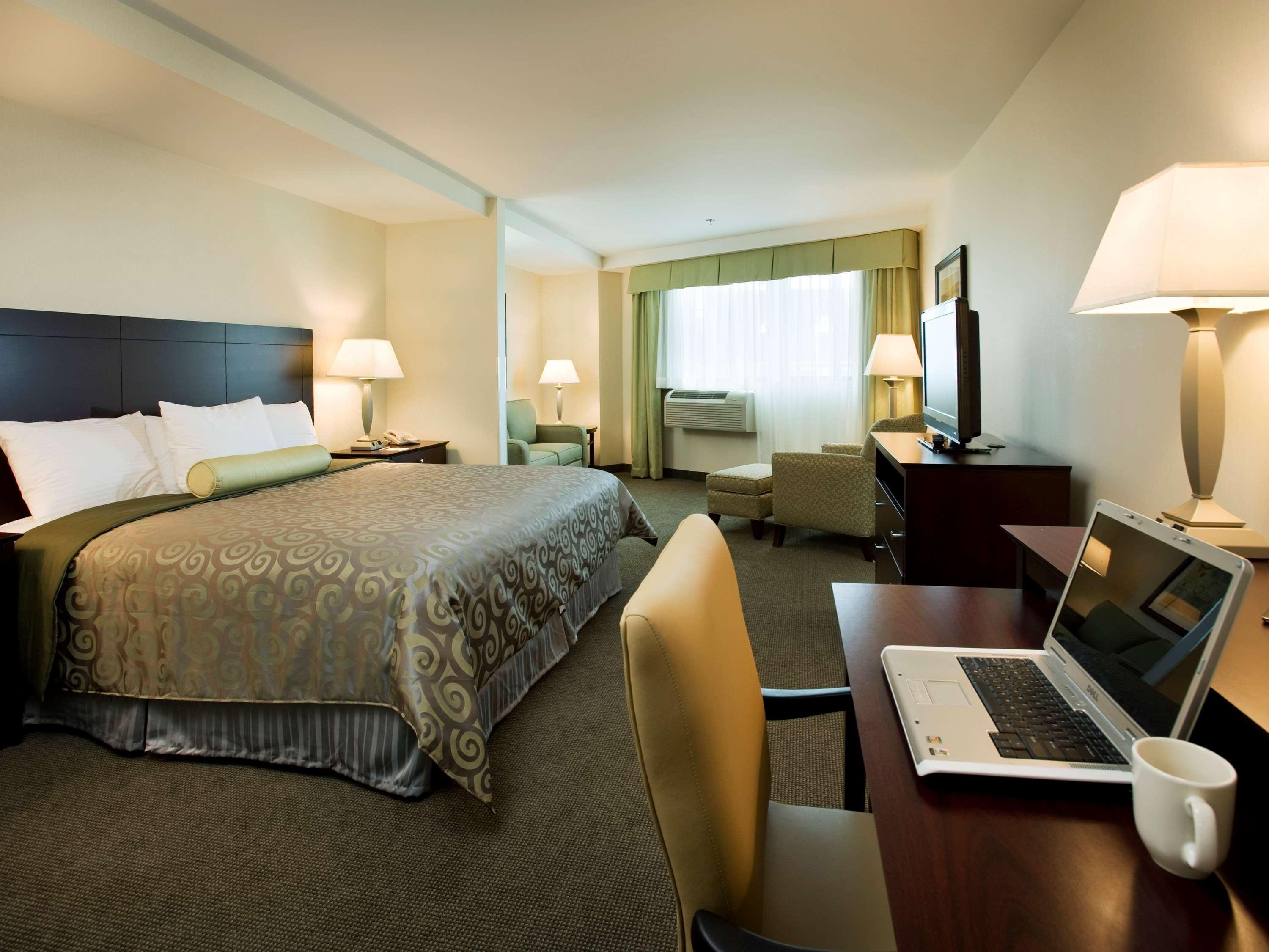 Best Western Plus Philadelphia Airport South - At Widener University Честър Екстериор снимка