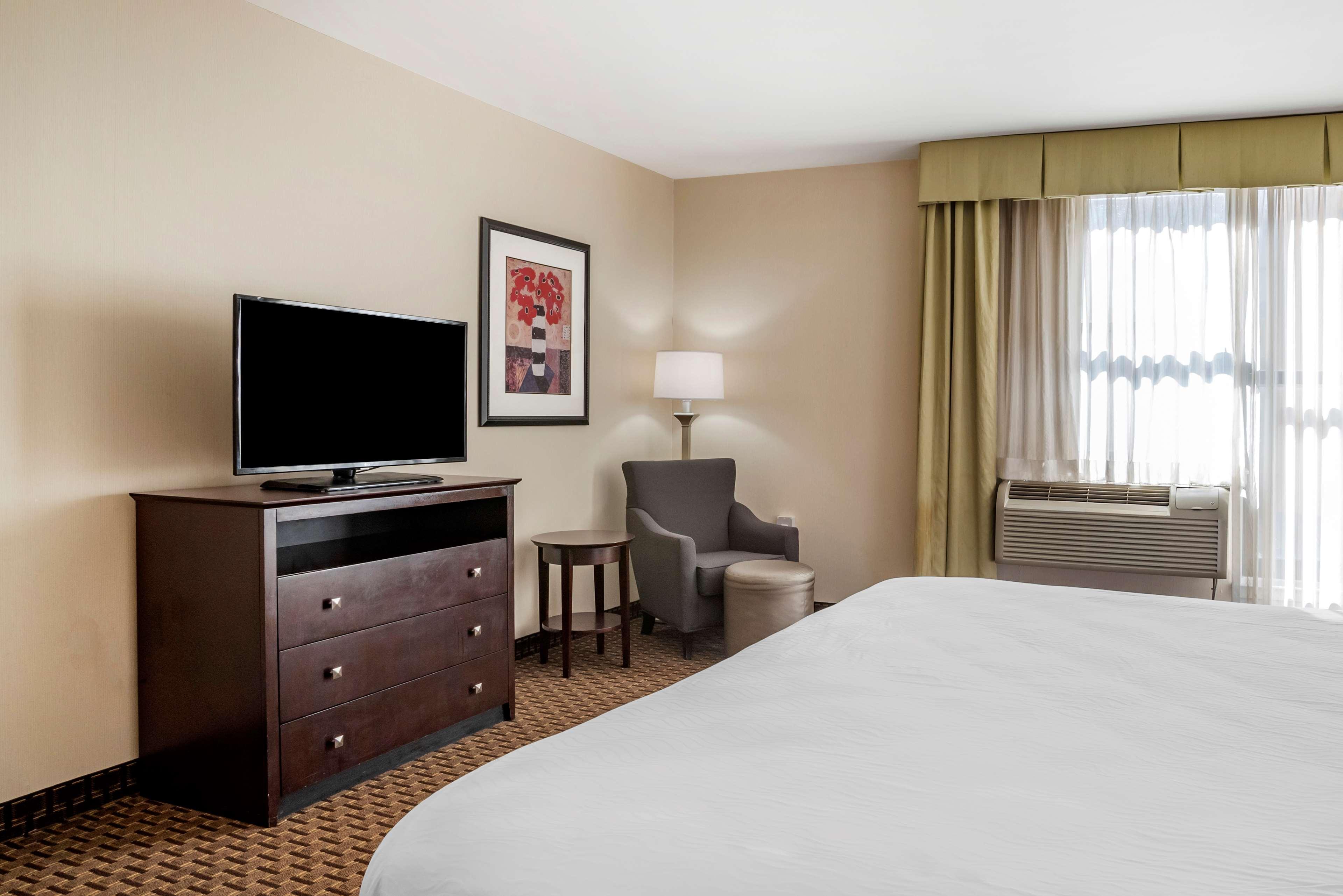 Best Western Plus Philadelphia Airport South - At Widener University Честър Екстериор снимка