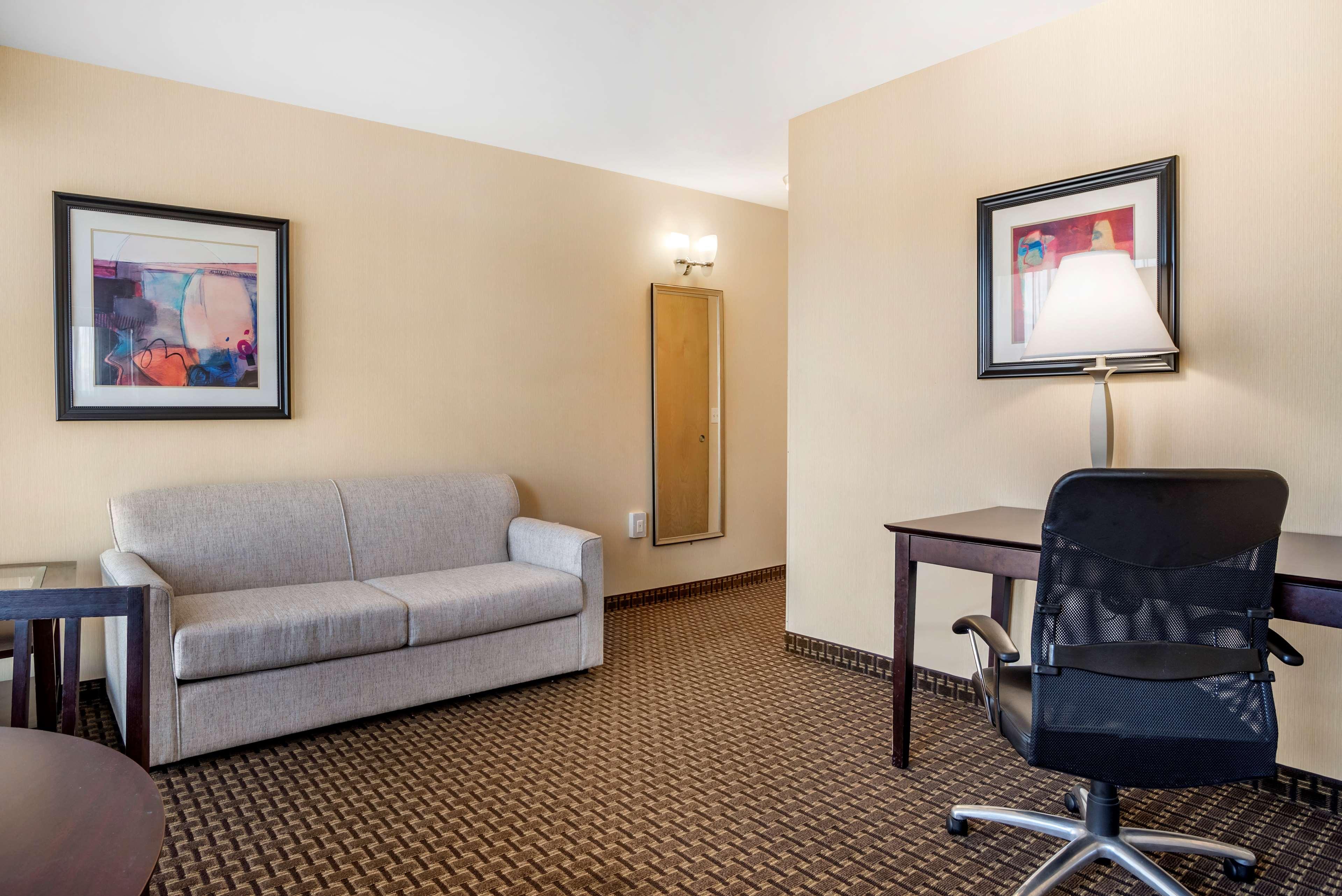 Best Western Plus Philadelphia Airport South - At Widener University Честър Екстериор снимка