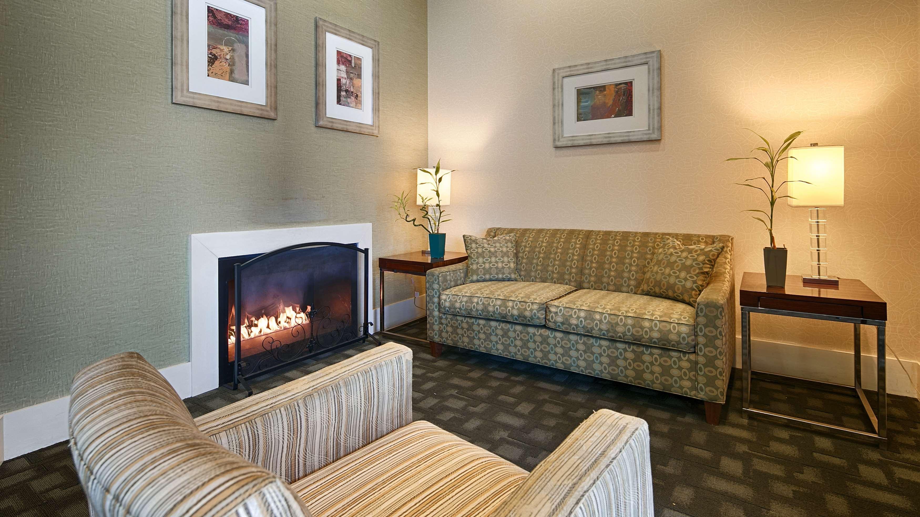 Best Western Plus Philadelphia Airport South - At Widener University Честър Екстериор снимка