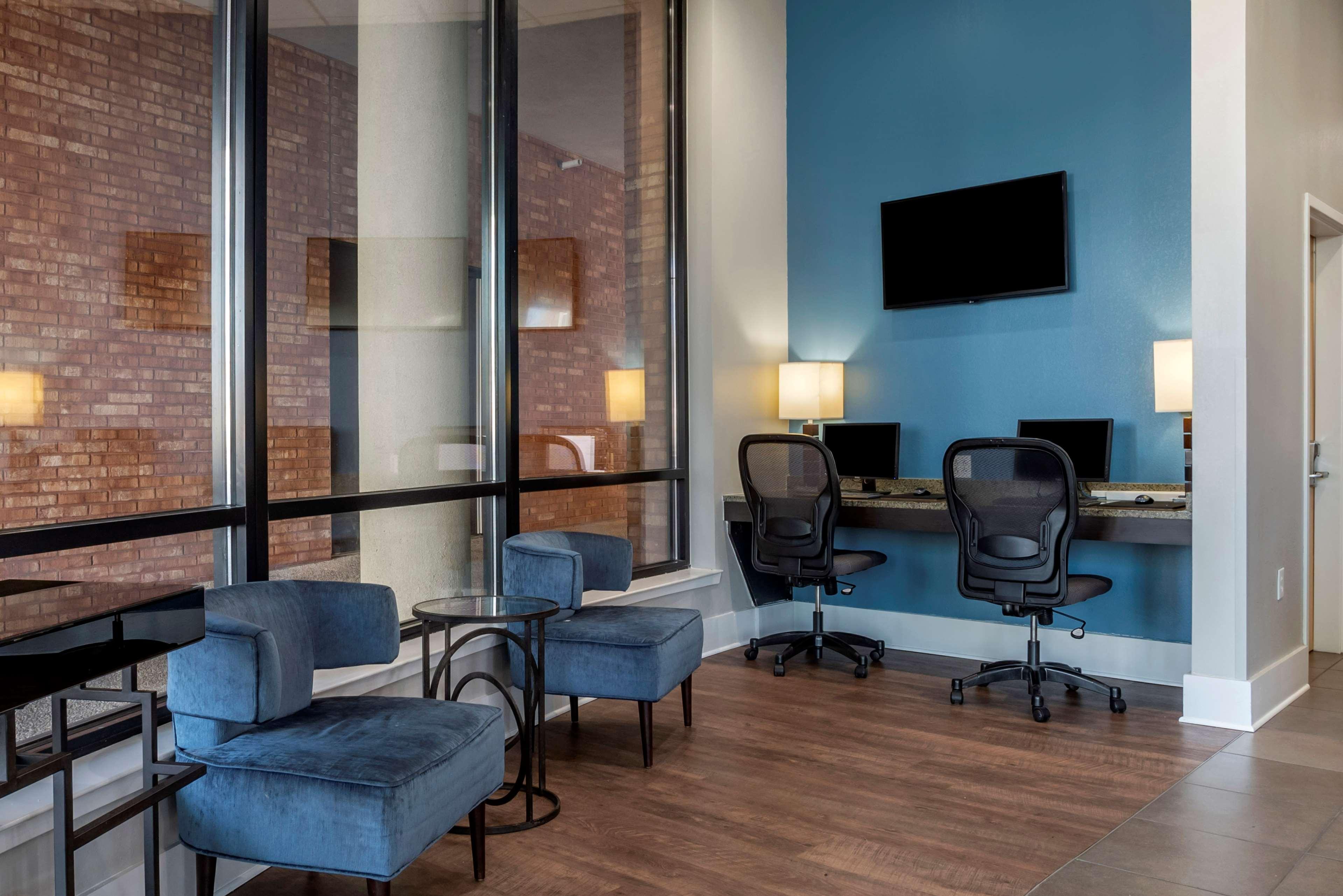 Best Western Plus Philadelphia Airport South - At Widener University Честър Екстериор снимка