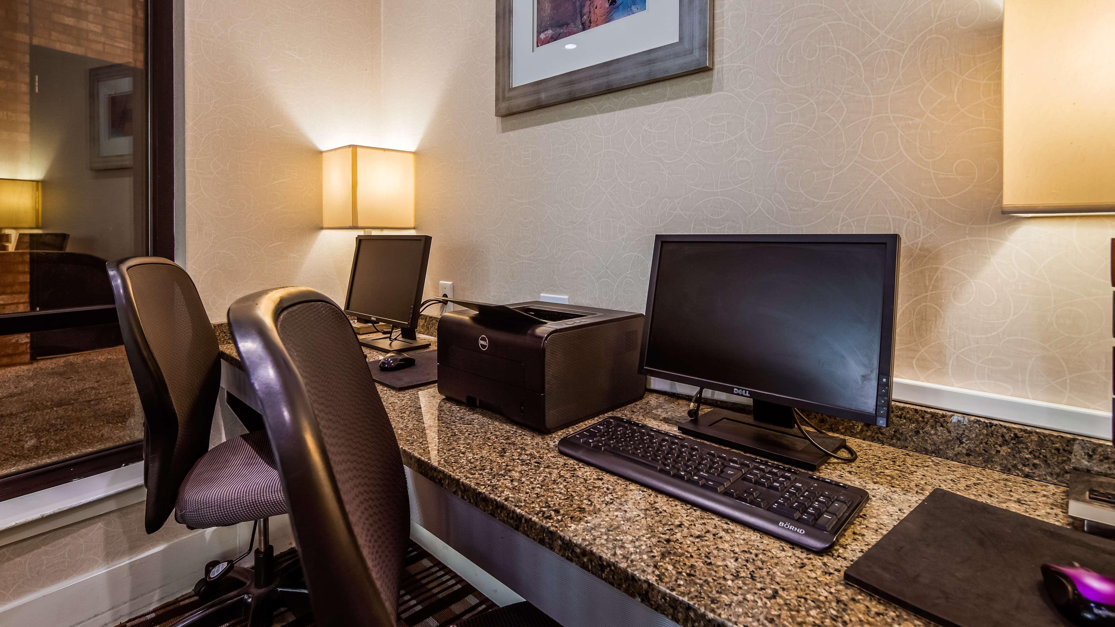Best Western Plus Philadelphia Airport South - At Widener University Честър Екстериор снимка