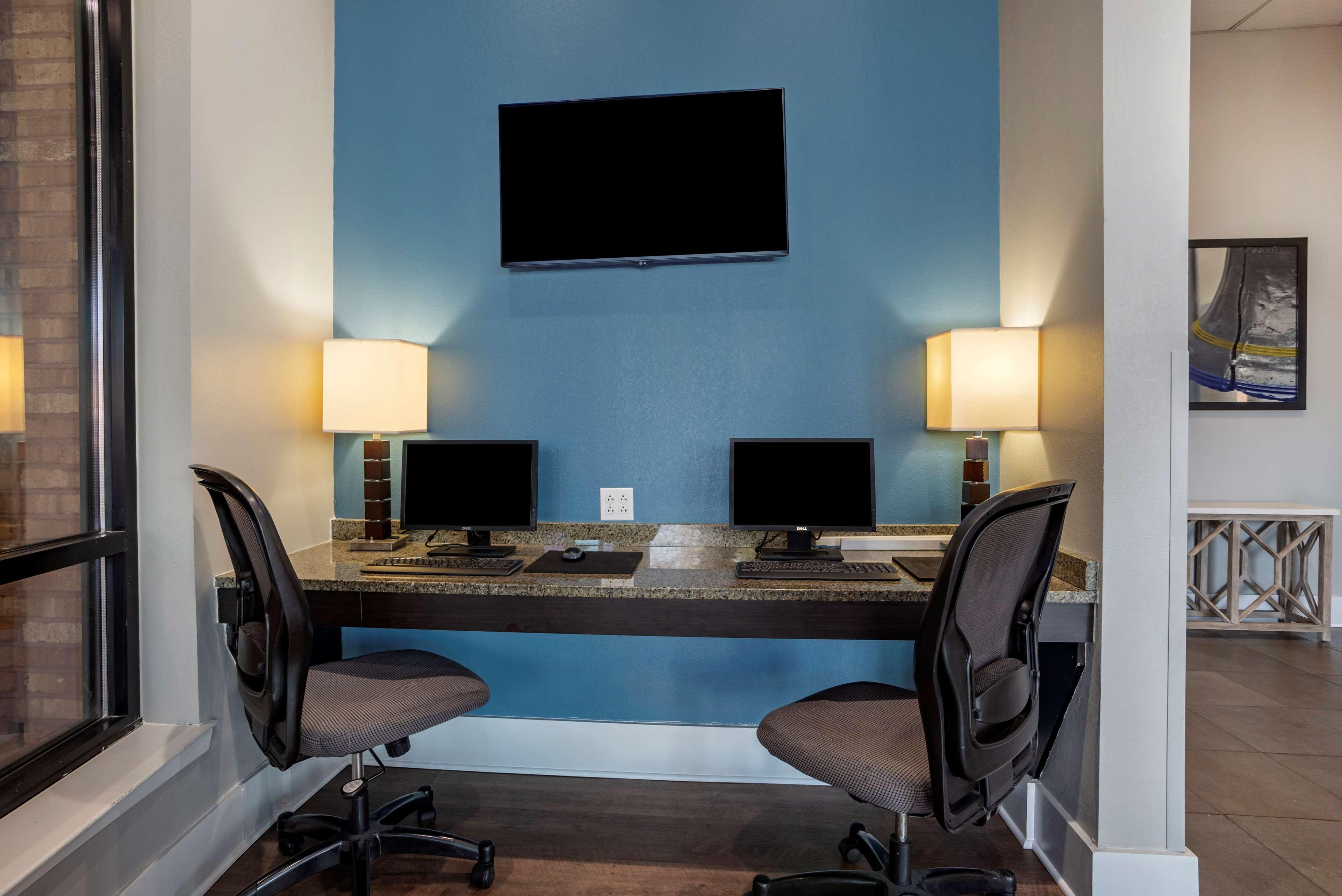 Best Western Plus Philadelphia Airport South - At Widener University Честър Екстериор снимка